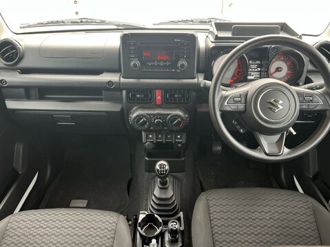 Suzuki Jimny SZ4 10