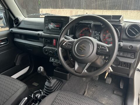 Suzuki Jimny SZ4 26