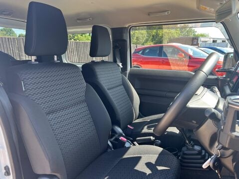 Suzuki Jimny SZ5 3