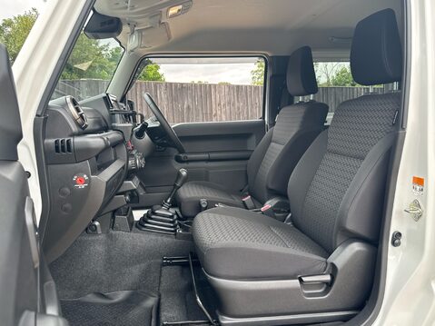 Suzuki Jimny SZ5 3