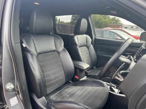Mitsubishi Outlander BLACK 2