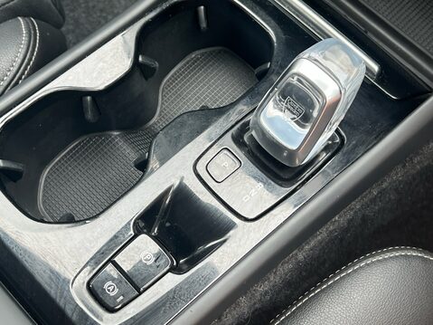Volvo XC40 B4 INSCRIPTION PRO MHEV 26