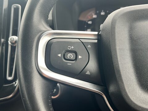 Volvo XC40 B4 INSCRIPTION PRO MHEV 27