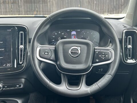 Volvo XC40 B4 INSCRIPTION PRO MHEV 32