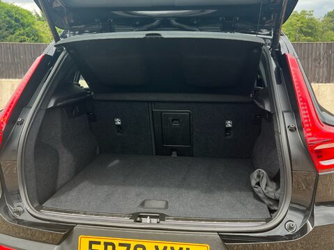 Volvo XC40 B4 INSCRIPTION PRO MHEV 33
