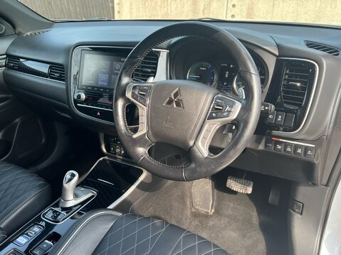 Mitsubishi Outlander PHEV EXCEED SAFETY 33
