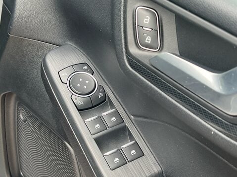 Ford Kuga ST-LINE X EDITION 5
