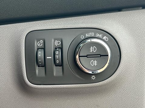 Vauxhall Corsa SE NAV 37