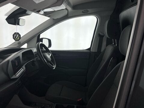 Volkswagen Caddy C20 TSI COMMERCE PRO 8