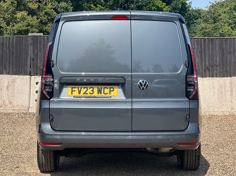 Volkswagen Caddy C20 TSI COMMERCE PRO 8