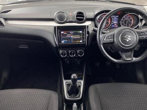Suzuki Swift SZ5 DUALJET ALLGRIP MHEV 4