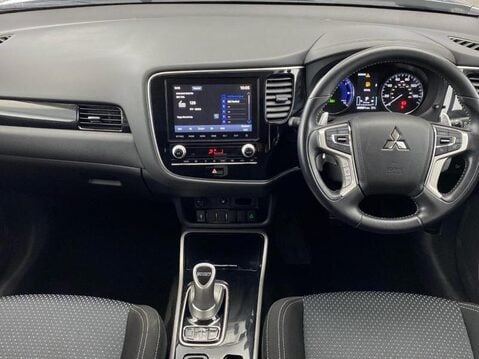 Mitsubishi Outlander PHEV DESIGN 4