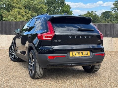 Volvo XC40 B4 R-DESIGN PRO MHEV 2