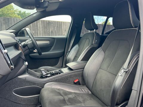 Volvo XC40 B4 R-DESIGN PRO MHEV 21