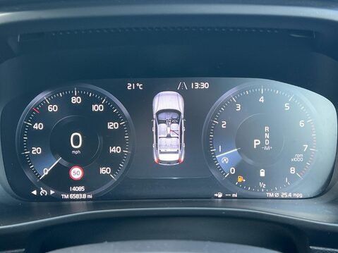 Volvo XC40 B4 R-DESIGN PRO MHEV 23