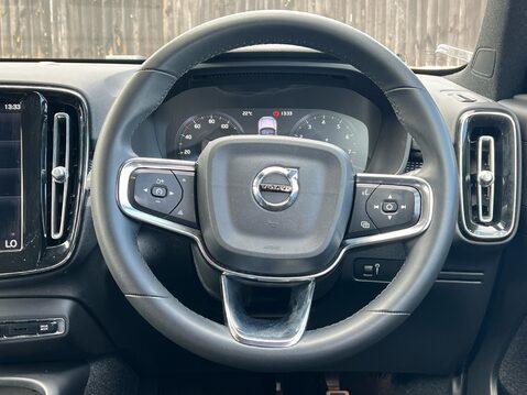 Volvo XC40 B4 R-DESIGN PRO MHEV 31