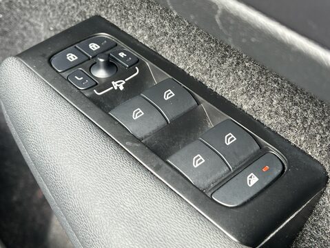 Volvo XC40 B4 R-DESIGN PRO MHEV 29