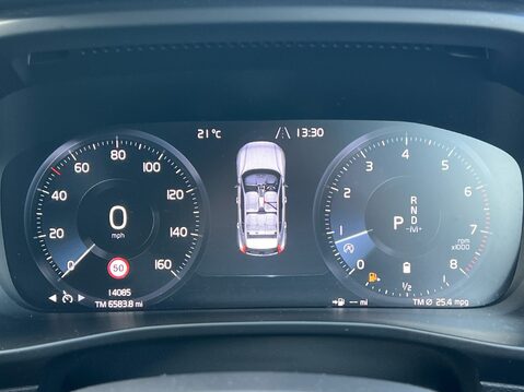 Volvo XC40 B4 R-DESIGN PRO MHEV 11