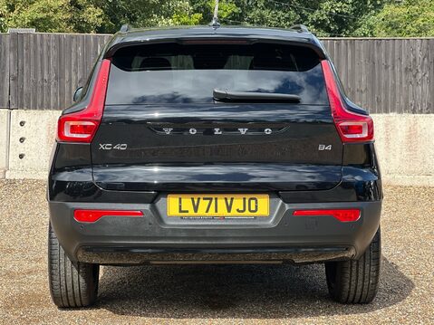 Volvo XC40 B4 R-DESIGN PRO MHEV 8