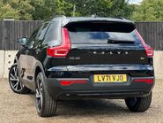 Volvo XC40 B4 R-DESIGN PRO MHEV 2