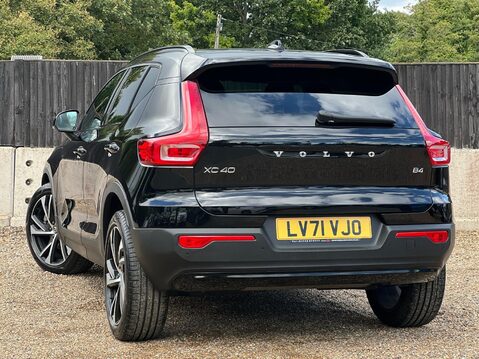 Volvo XC40 B4 R-DESIGN PRO MHEV 2