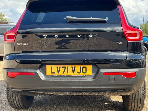 Volvo XC40 B4 R-DESIGN PRO MHEV 12