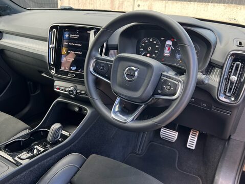 Volvo XC40 B4 R-DESIGN PRO MHEV 28