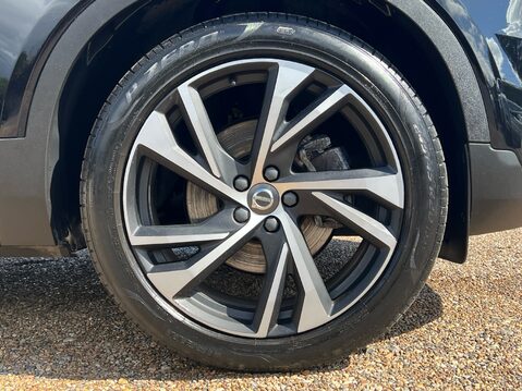 Volvo XC40 B4 R-DESIGN PRO MHEV 4
