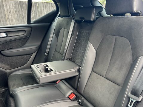 Volvo XC40 B4 R-DESIGN PRO MHEV 32