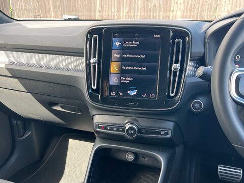 Volvo XC40 B4 R-DESIGN PRO MHEV 12