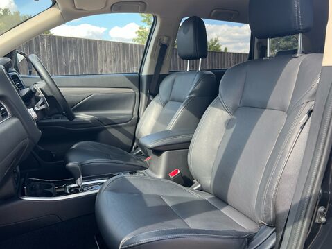 Mitsubishi Outlander EXCEED 3