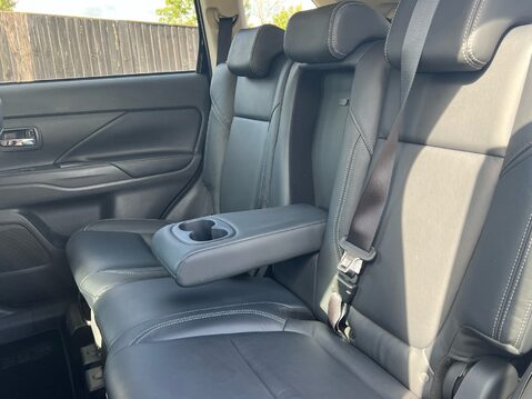 Mitsubishi Outlander EXCEED 36
