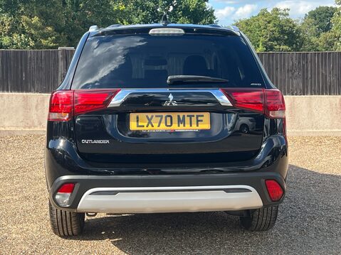 Mitsubishi Outlander EXCEED 8