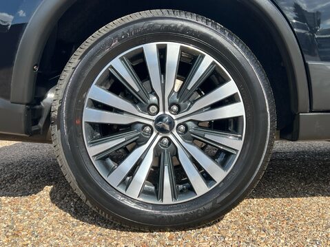 Mitsubishi Outlander EXCEED 4