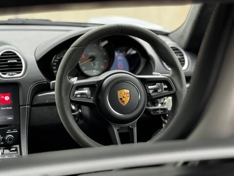 Porsche 718 Cayman CAYMAN GT4 PDK 20