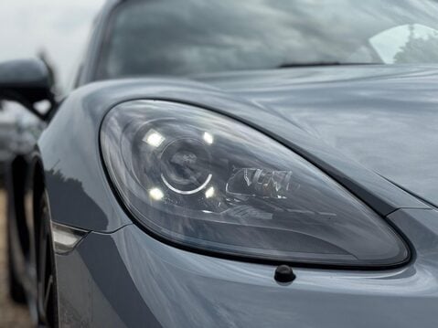 Porsche 718 Cayman CAYMAN GT4 PDK 10