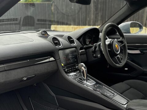 Porsche 718 Cayman CAYMAN GT4 PDK 18
