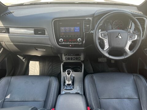 Mitsubishi Outlander PHEV DYNAMIC 10