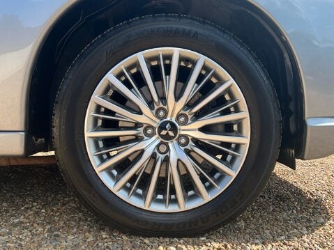 Mitsubishi Outlander PHEV DYNAMIC 4