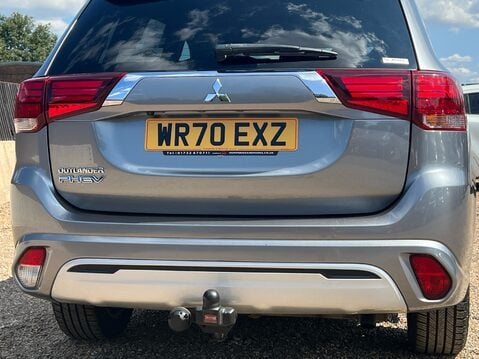 Mitsubishi Outlander PHEV DYNAMIC 17