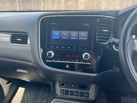 Mitsubishi Outlander PHEV DYNAMIC 12