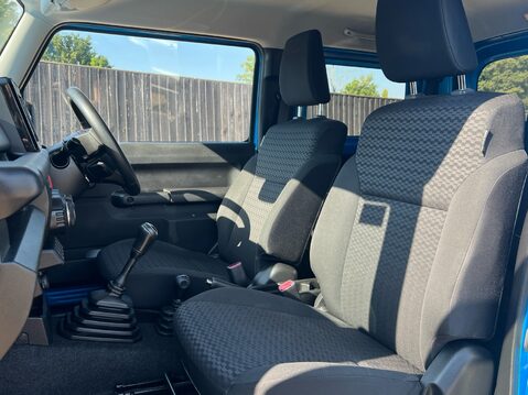 Suzuki Jimny SZ5 3