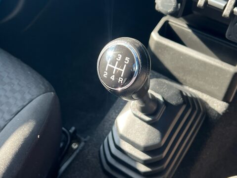 Suzuki Jimny SZ5 25