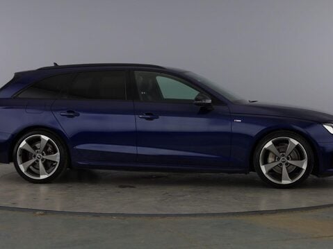 Audi A4 AVANT TFSI S LINE BLACK EDITION MHEV 3