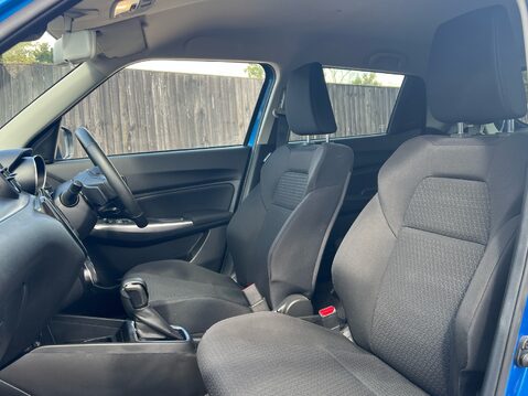 Suzuki Swift SZ5 DUALJET MHEV 3