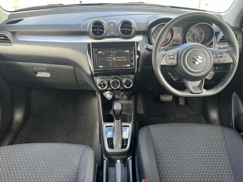 Suzuki Swift SZ5 DUALJET MHEV 10