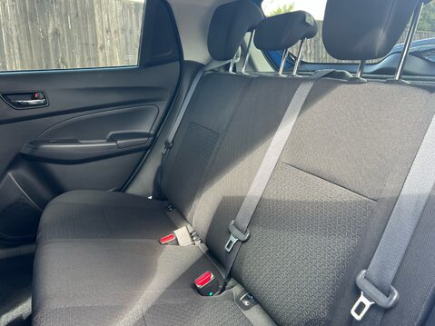 Suzuki Swift SZ5 DUALJET MHEV 9
