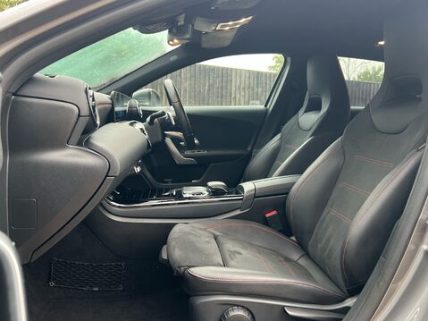 Mercedes-Benz A Class A 180 AMG LINE EXECUTIVE 3