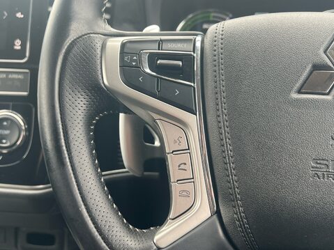 Mitsubishi Outlander PHEV JURO 25