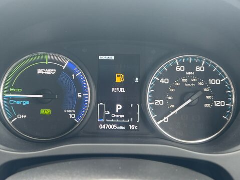 Mitsubishi Outlander PHEV JURO 11